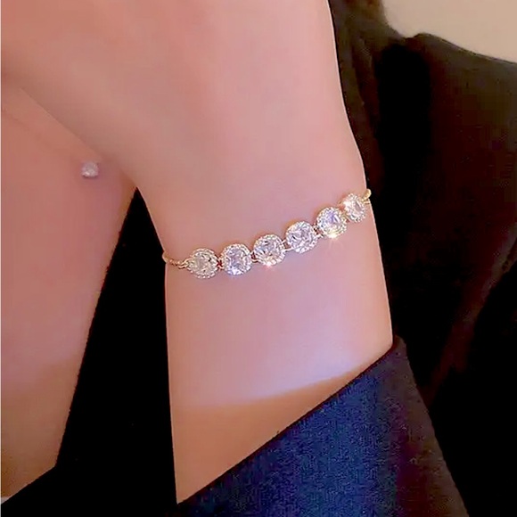 🧡10/$45🧡NEW Gold Rhinestone Adjustable Bracelet - Picture 7 of 7